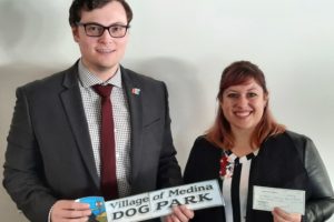 Medina Rotary Donates to Friends of Medina Dog Park